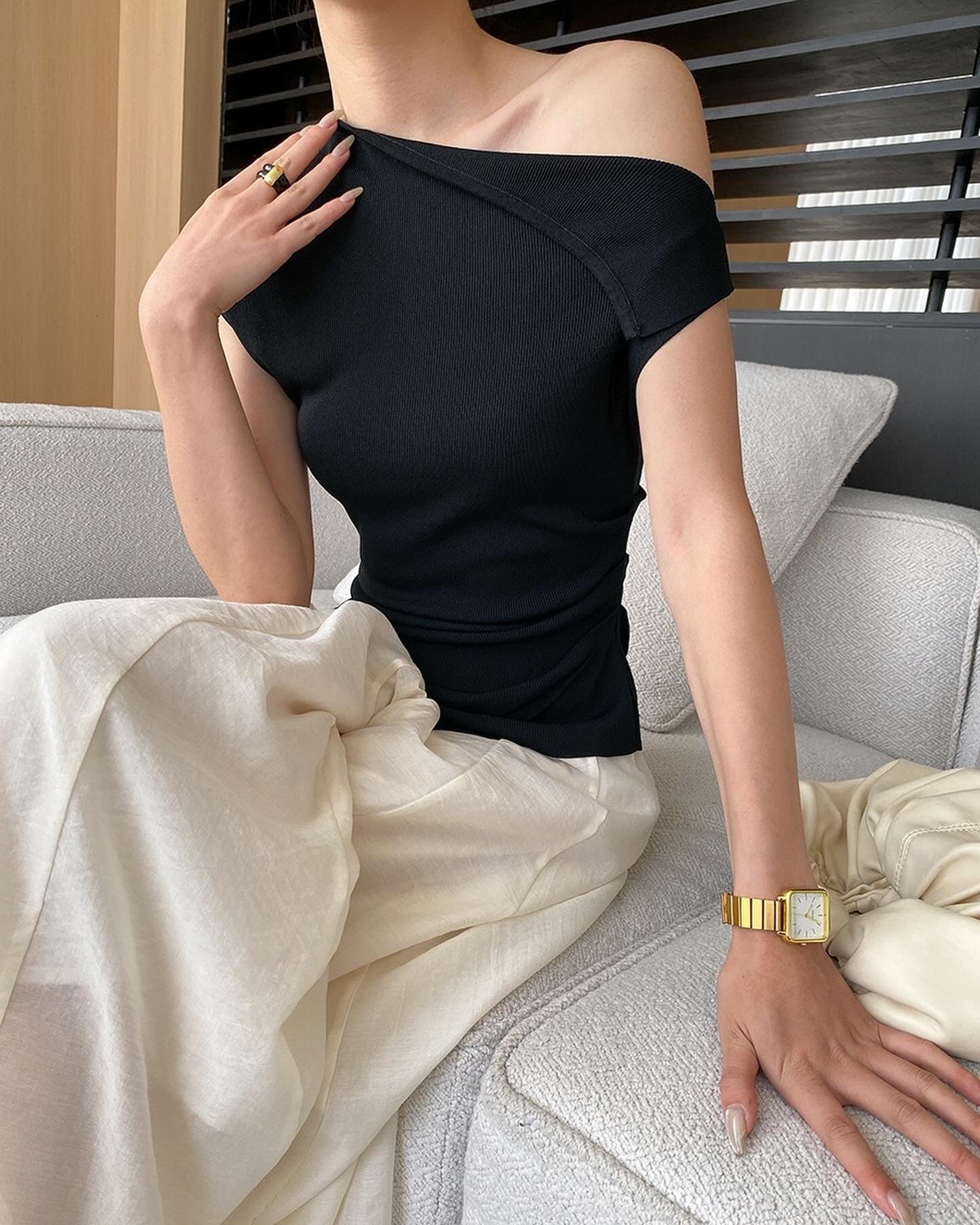 Asymmetrical Shoulder Knit Top